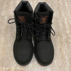 Timberland Unisex Boots in Black.